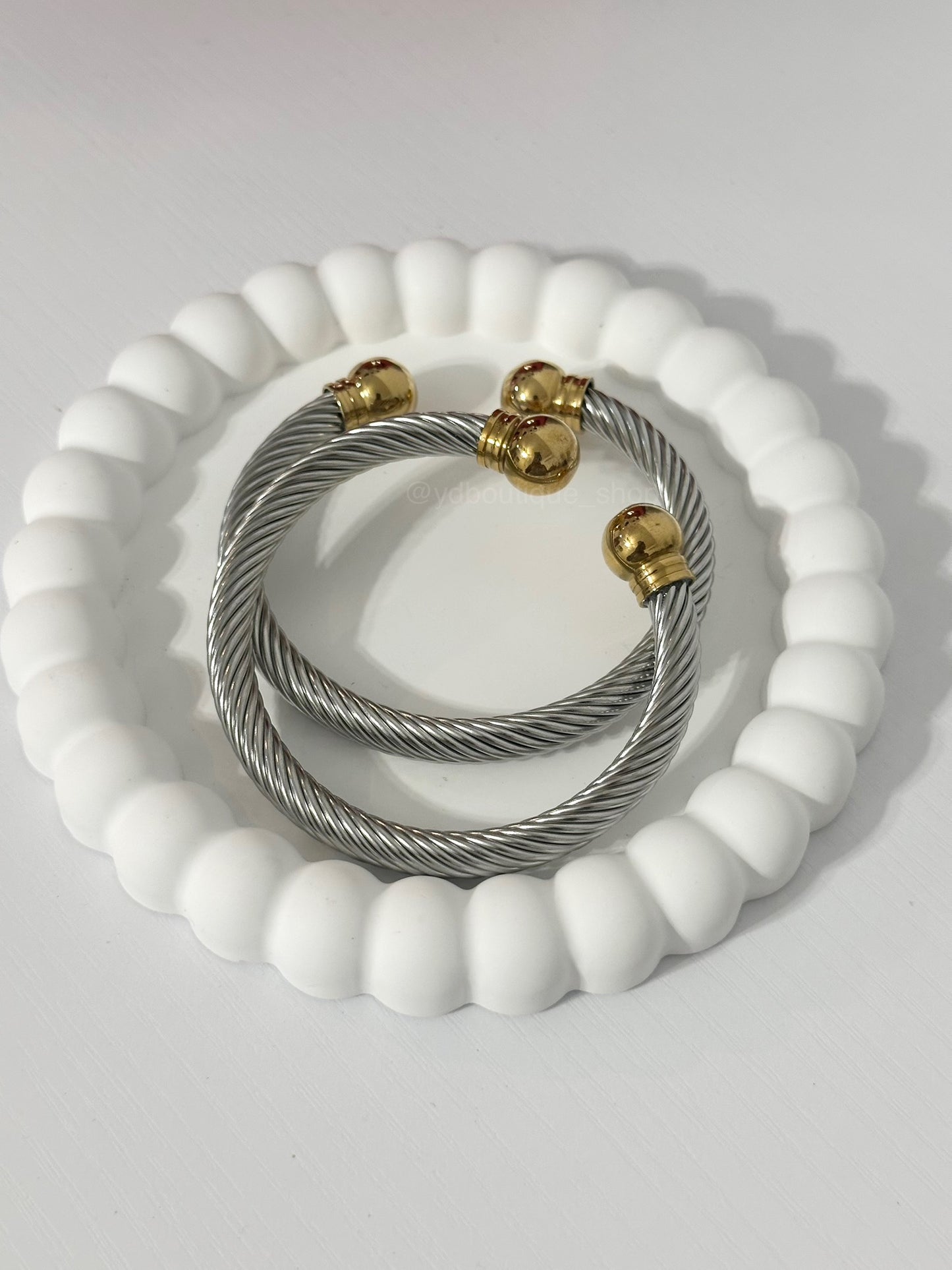 Twisted gold bead