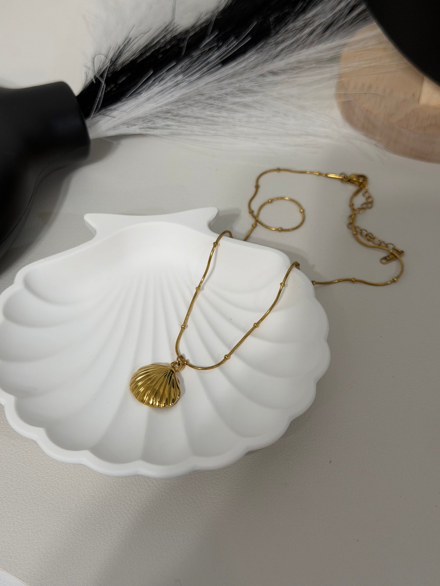 Mini conch (waterproof/non tarnish, hipoalergenic)