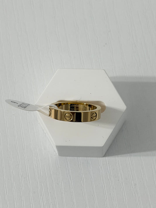 Phoebee ring with logo 4mm