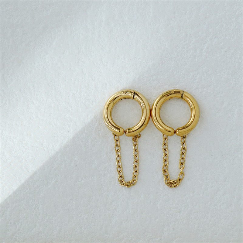 Retro chain ear cuff