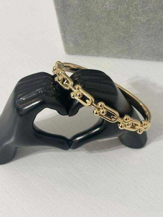 Luxe horseshoe