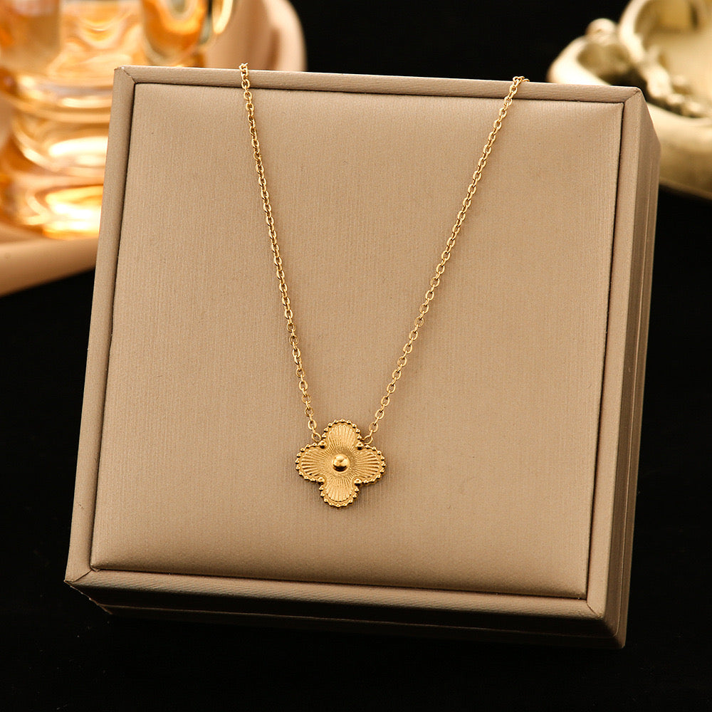 Clover necklace collection