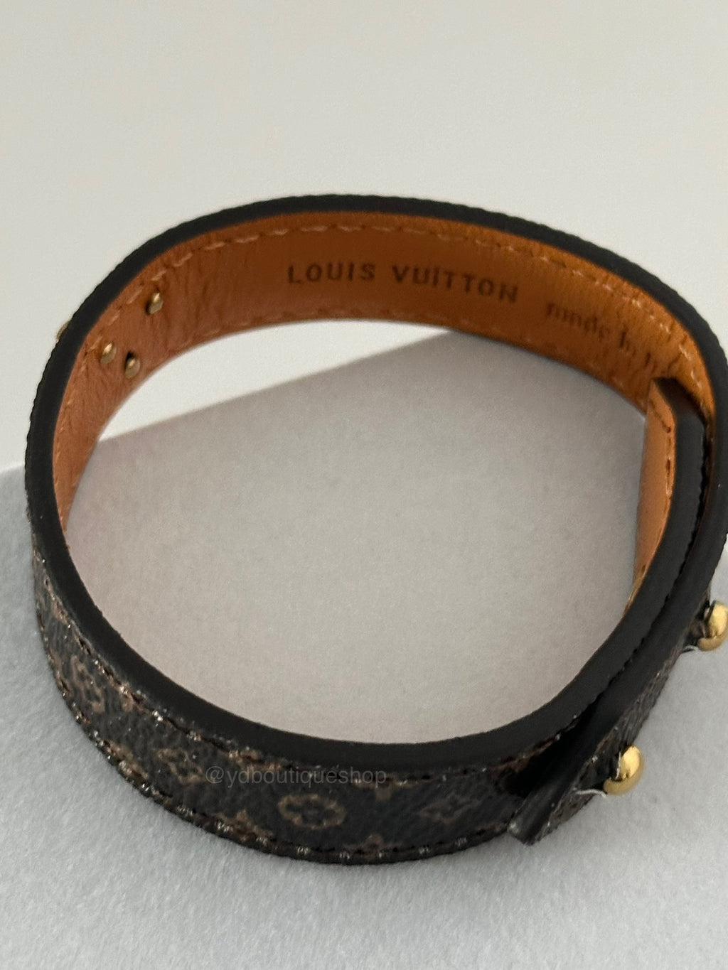 Brown leather V bracelet