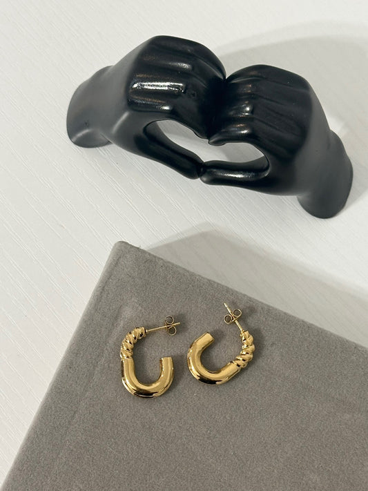 Beatriz classy hoops