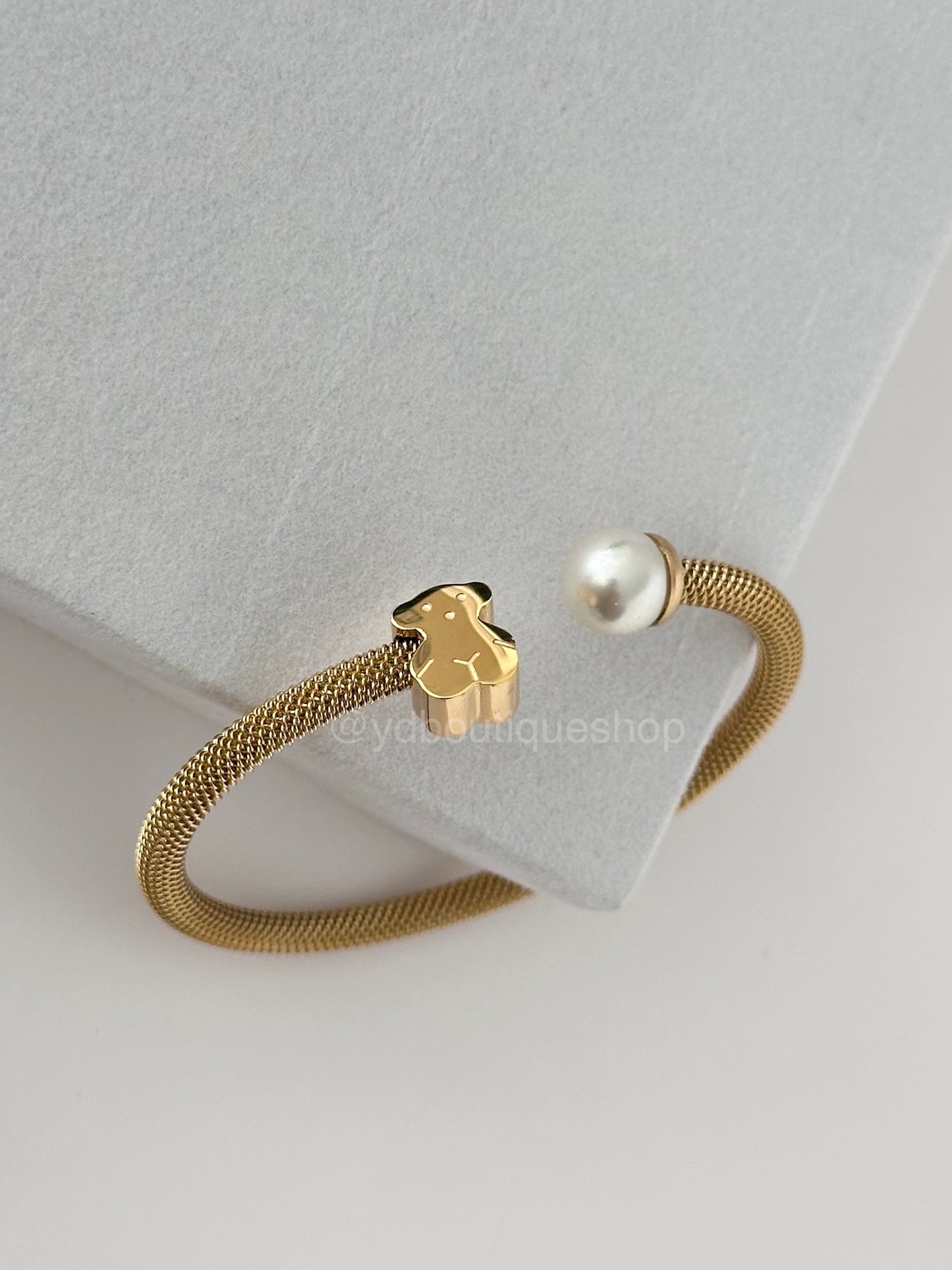 Pearly gold bangle