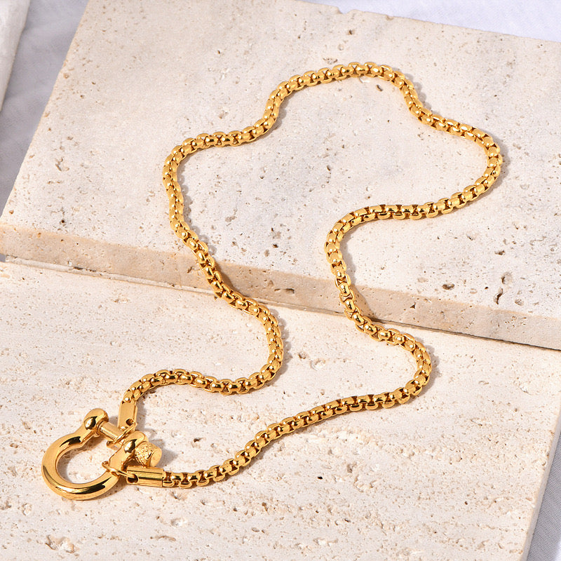 Wholesale horseshoe necklace